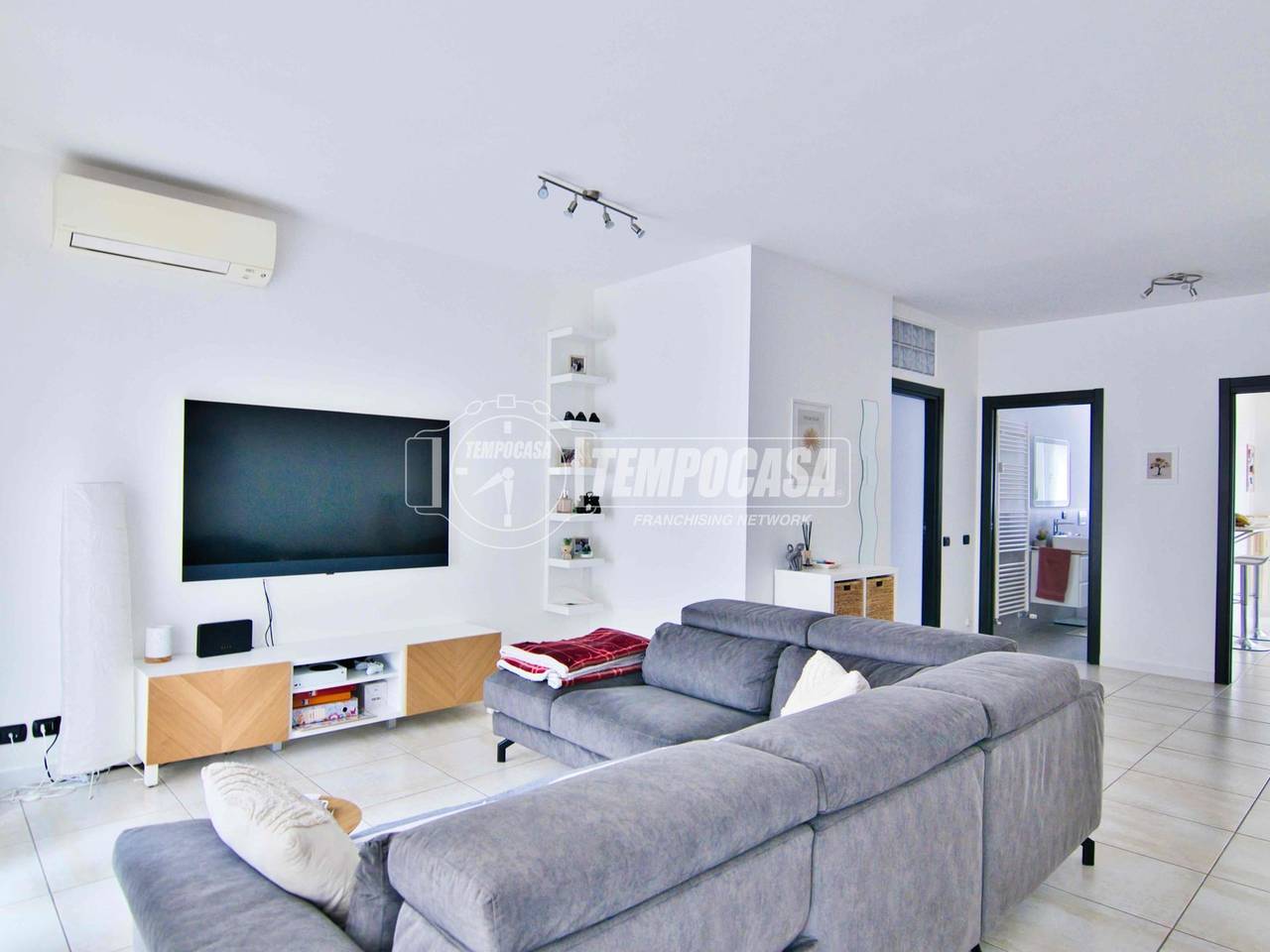 appartamento in vendita a Novara in zona Veveri