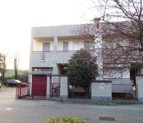 casa indipendente a Novara in zona zona Cittadella - Villaggio Dalmazia