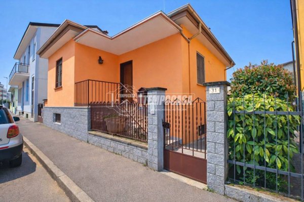 casa indipendente in vendita a Novara in zona zona Bicocca