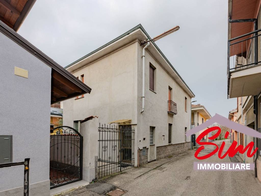 casa indipendente a Novara in zona zona Cittadella - Villaggio Dalmazia