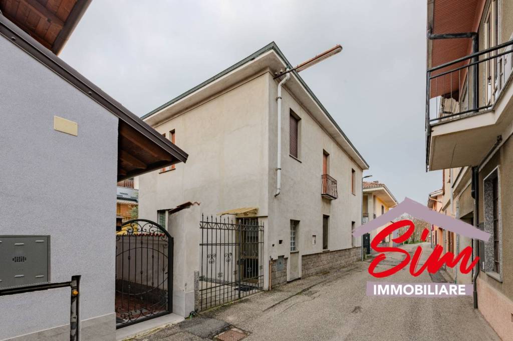 casa indipendente in vendita a Novara in zona zona Bicocca