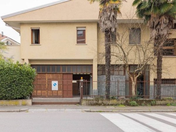 casa indipendente in vendita a Novara in zona Veveri