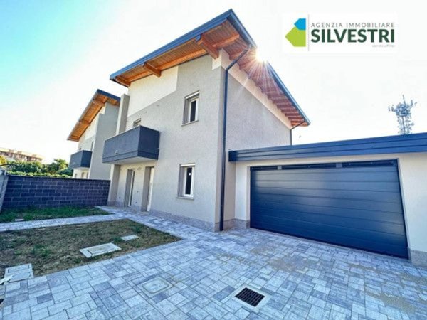 casa indipendente in vendita a Novara in zona zona Sacro Cuore