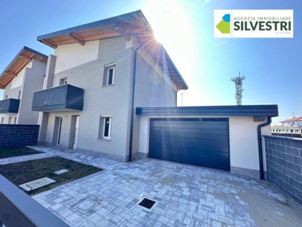 casa indipendente in vendita a Novara in zona zona Sacro Cuore