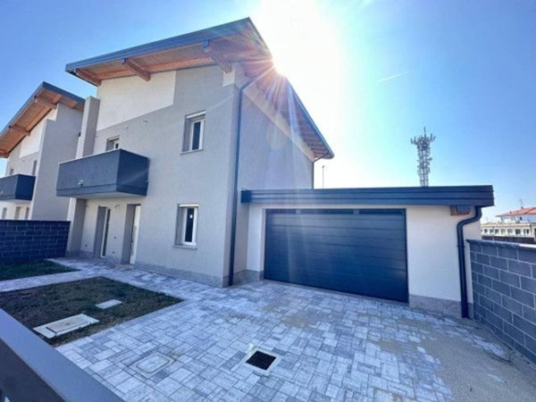 casa indipendente in vendita a Novara in zona zona Sacro Cuore