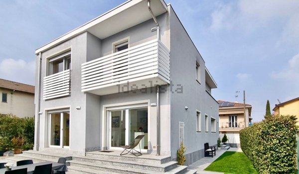 casa indipendente in vendita a Novara