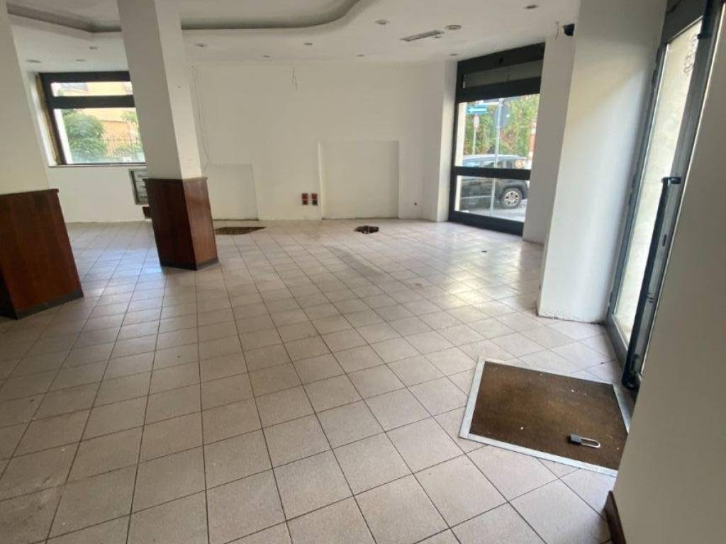 negozio in vendita a Novara in zona zona San Martino