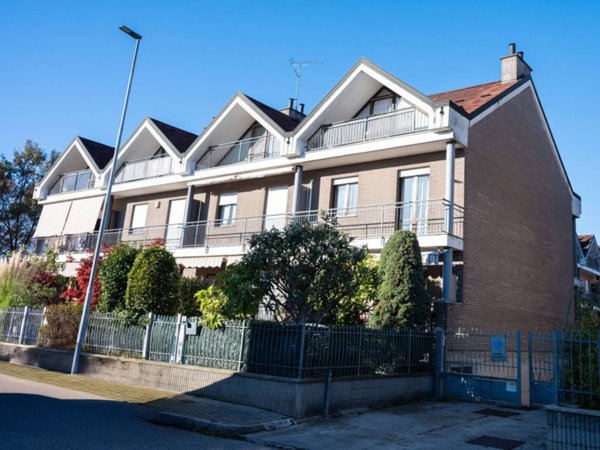 casa indipendente a Novara in zona zona Cittadella - Villaggio Dalmazia