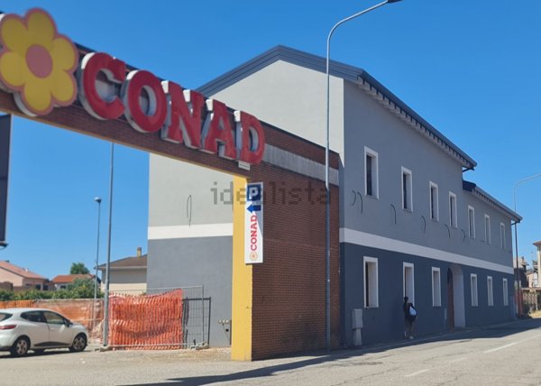 casa indipendente in vendita a Novara in zona Pernate