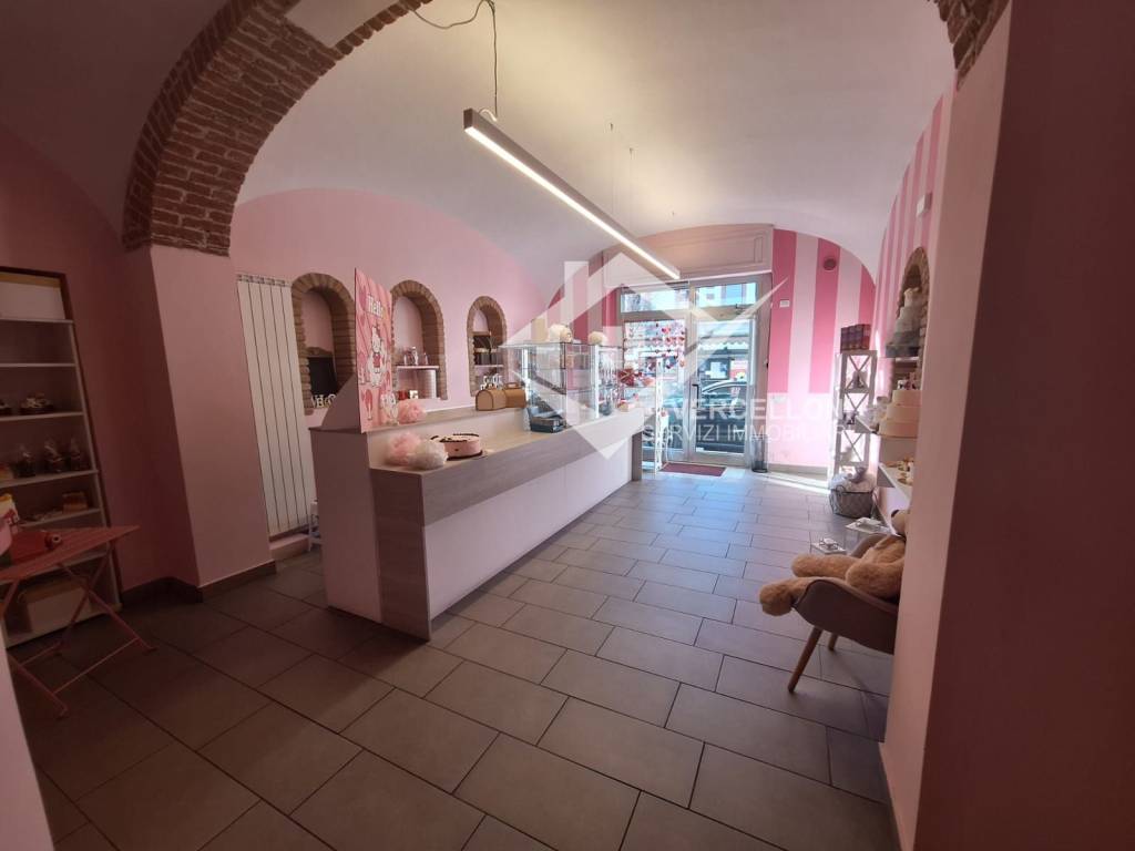 negozio in vendita a Novara in zona zona San Martino