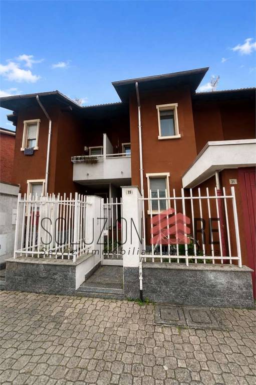 casa indipendente a Novara in zona zona Cittadella - Villaggio Dalmazia