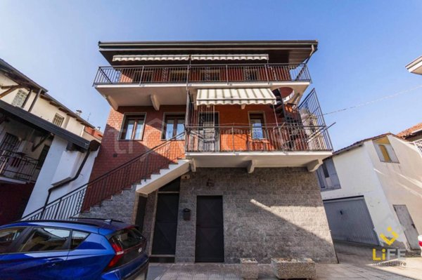 casa indipendente in vendita a Novara in zona Pernate