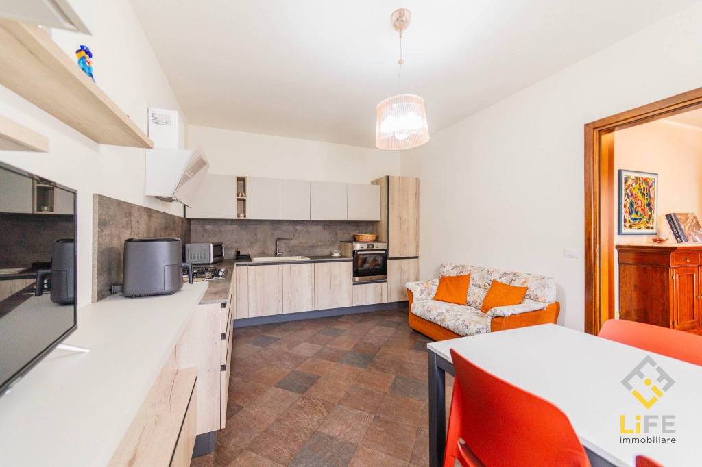 casa indipendente in vendita a Novara in zona Pernate