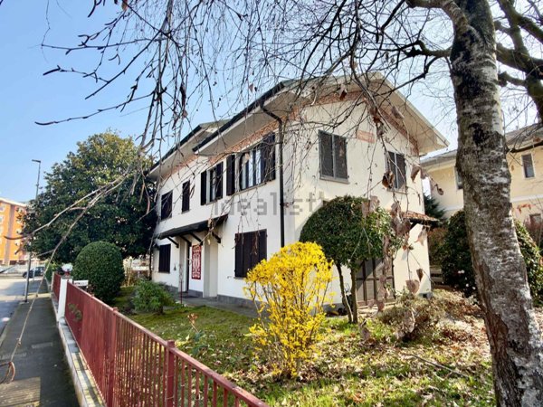 casa indipendente in vendita a Novara