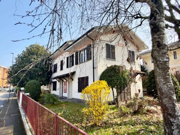 casa indipendente in vendita a Novara in zona Veveri