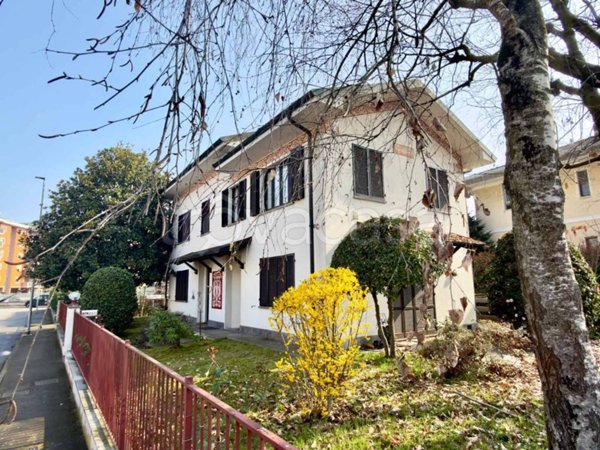casa indipendente in vendita a Novara