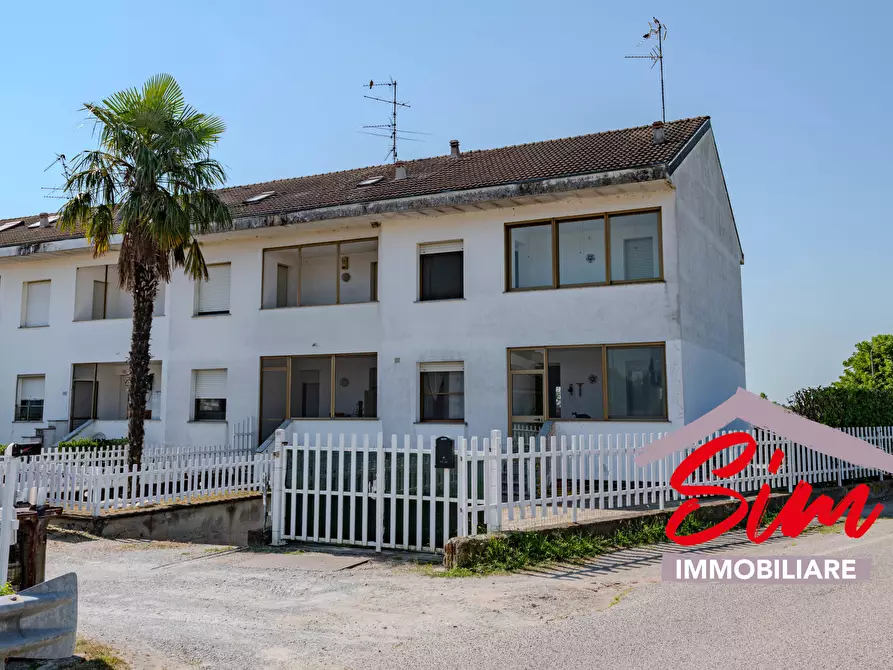 casa indipendente in vendita a Novara in zona Lumellogno