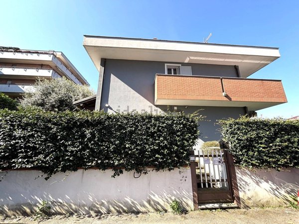 casa indipendente in vendita a Novara in zona zona Bicocca