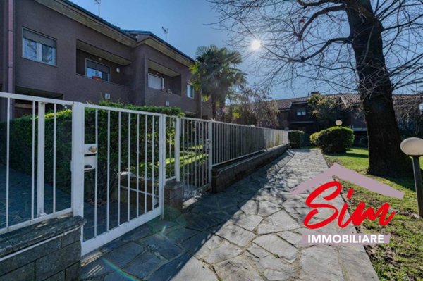 casa indipendente in vendita a Novara in zona Centro Città