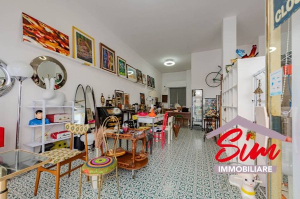 negozio in vendita a Novara in zona zona Porta Mortara