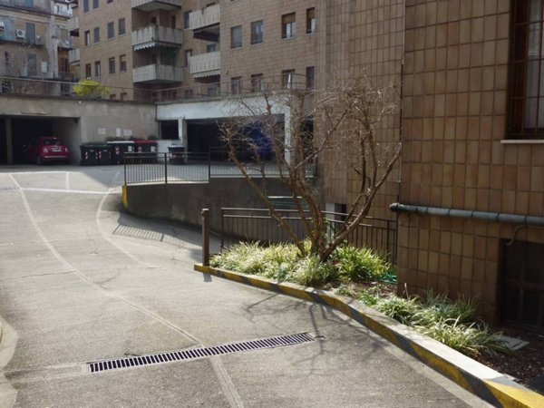 locale commerciale in vendita a Novara in zona Centro Città