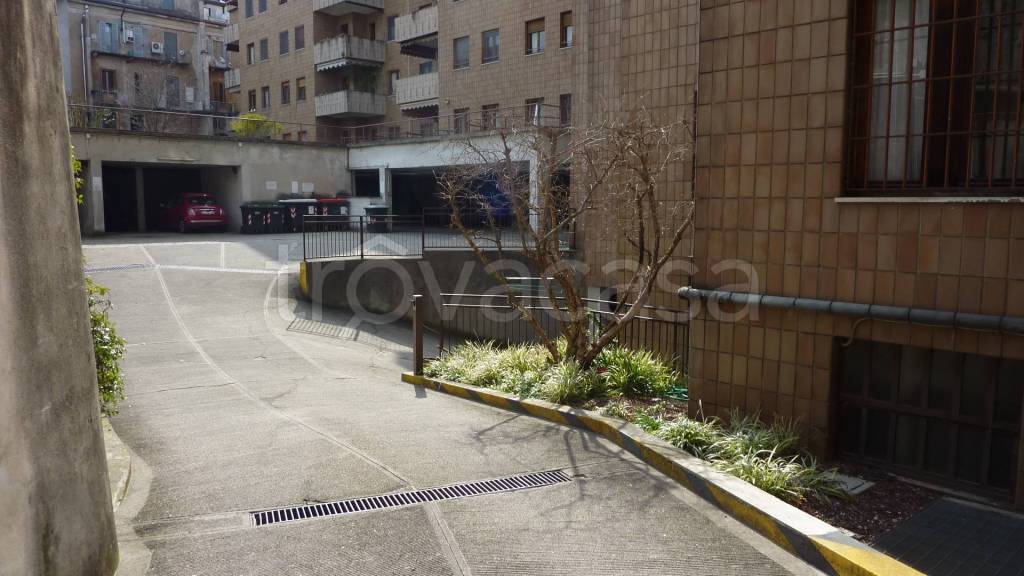 locale commerciale in vendita a Novara in zona Centro Città