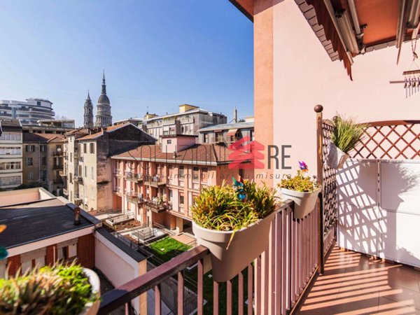 appartamento in vendita a Novara in zona Centro Città