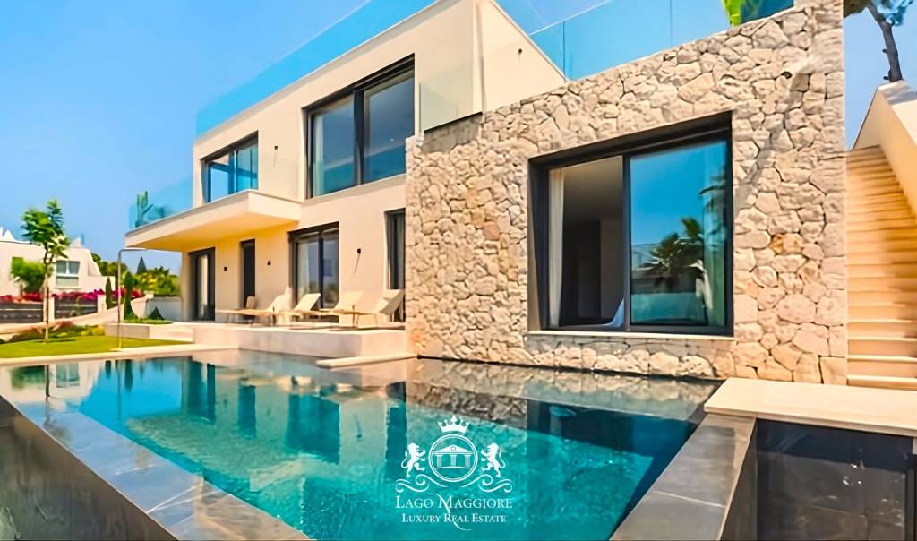 casa indipendente in vendita a Novara in zona Centro Città