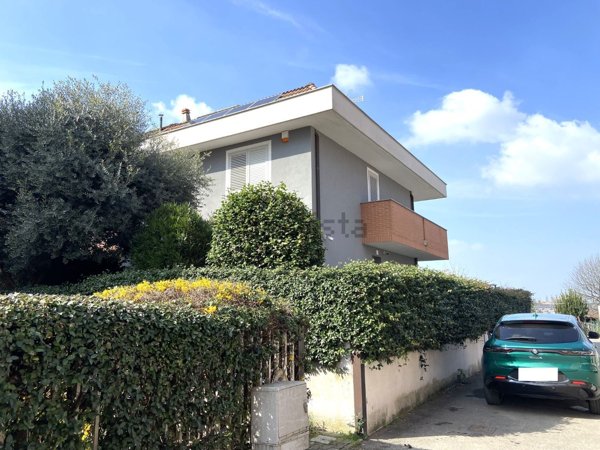 casa indipendente in vendita a Novara in zona zona Bicocca