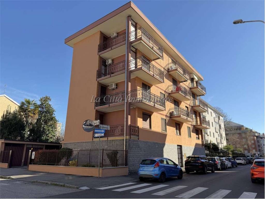 appartamento in vendita a Novara in zona zona Sacro Cuore