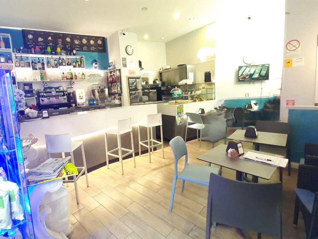 negozio in vendita a Novara in zona Centro Città