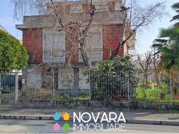 casa indipendente a Novara in zona zona Cittadella - Villaggio Dalmazia