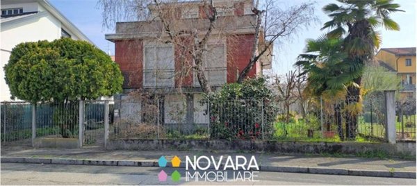 casa indipendente a Novara in zona zona Cittadella - Villaggio Dalmazia