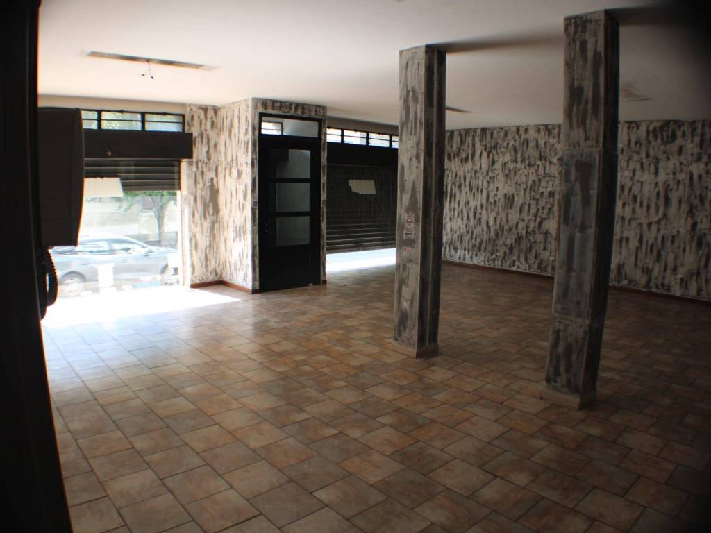 negozio in vendita a Novara in zona zona San Martino