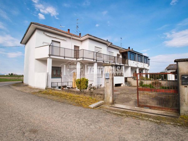 casa indipendente in vendita a Novara in zona Lumellogno