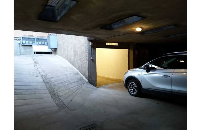 negozio in vendita a Novara in zona zona Sant'Andrea - San Rocco