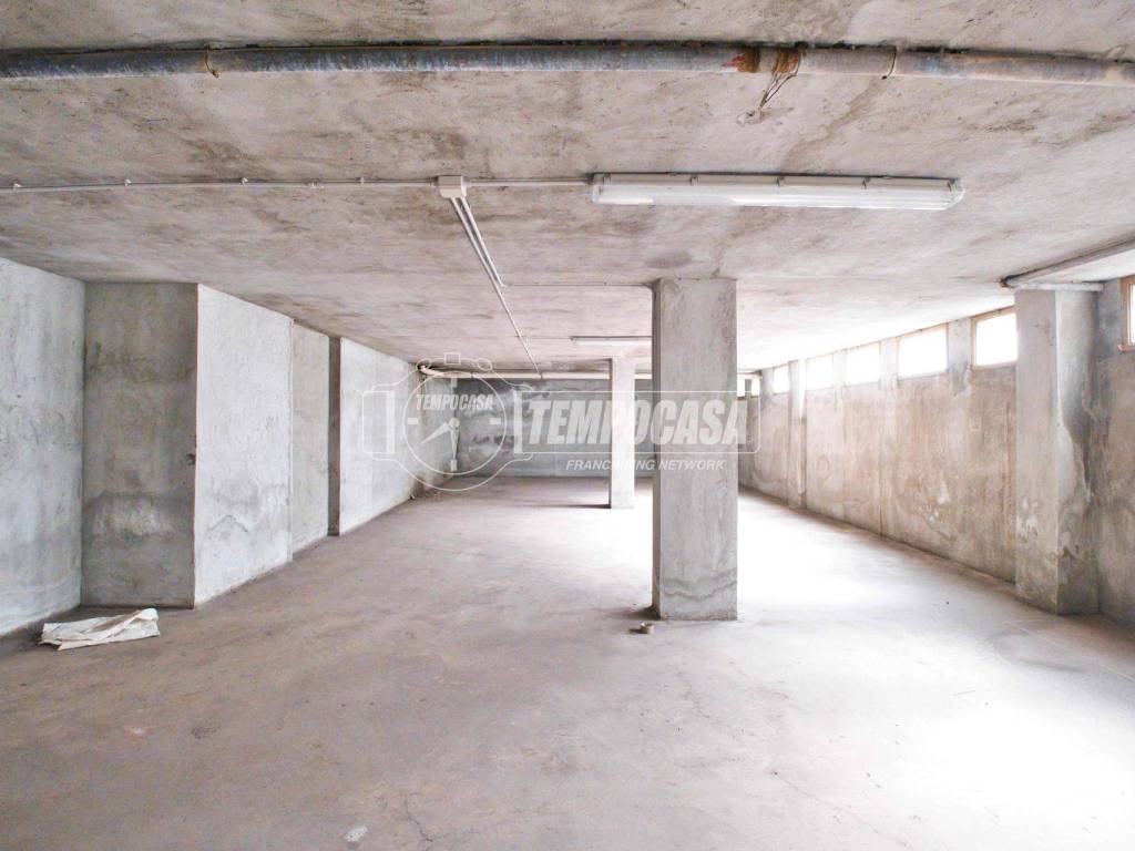 locale commerciale in vendita a Novara in zona zona Sant'Andrea - San Rocco