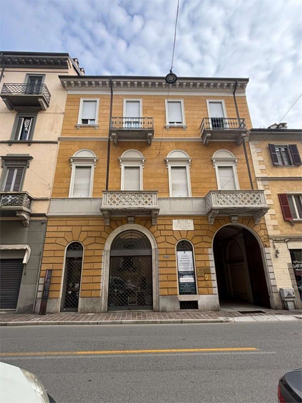 casa indipendente in vendita a Novara in zona Centro Città