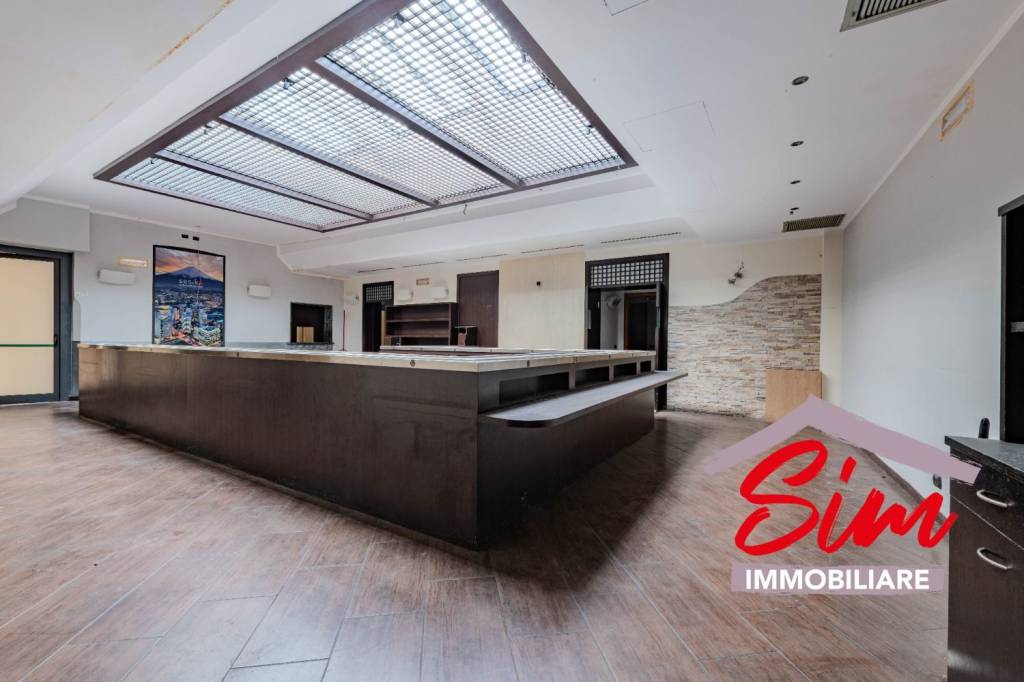 negozio in vendita a Novara in zona Centro Città