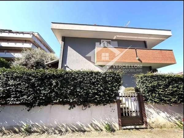 casa indipendente in vendita a Novara in zona zona Bicocca