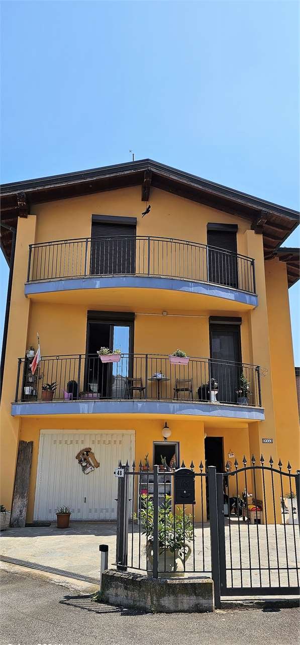 casa indipendente in vendita a Novara