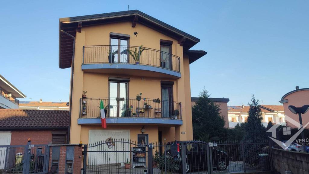 casa indipendente in vendita a Novara