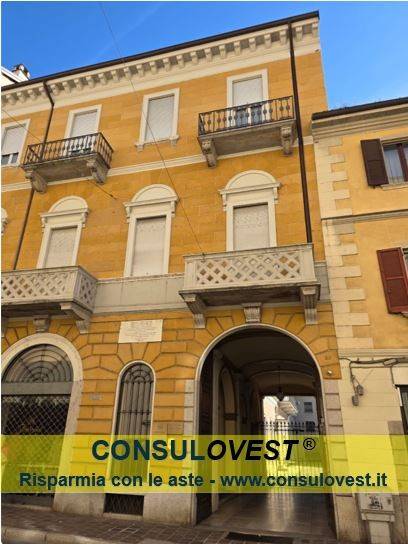appartamento in vendita a Novara in zona Centro Città