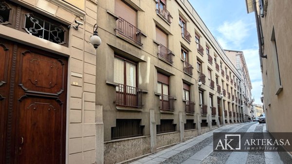 appartamento in vendita a Novara in zona Centro Città