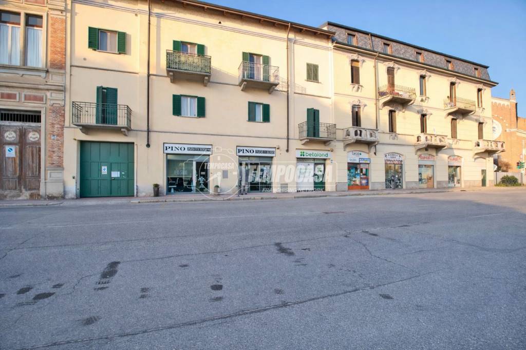 locale commerciale in vendita a Novara in zona zona Sant'Agabio