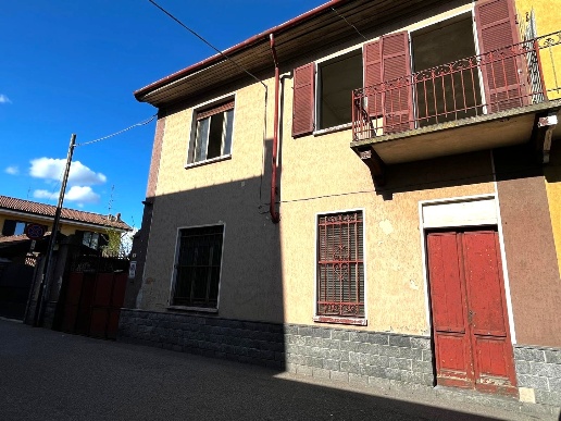 casa indipendente in vendita a Novara in zona Pernate