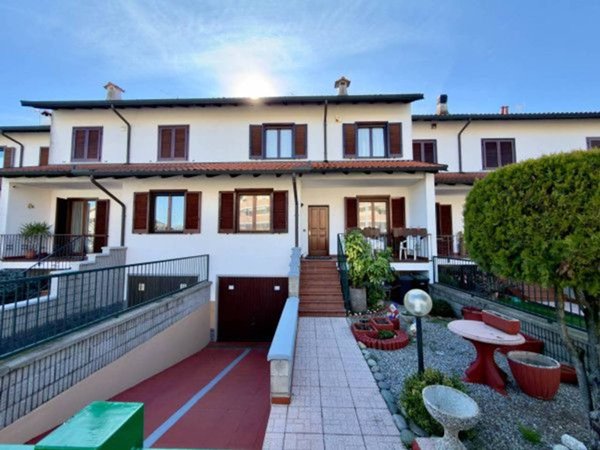 casa indipendente in vendita a Novara in zona Torrion Quartara