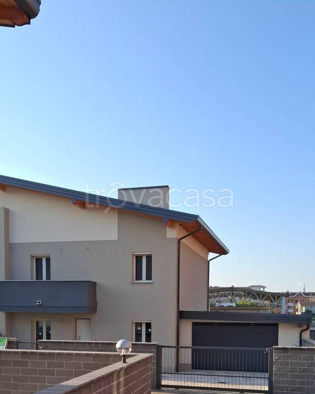 casa indipendente in vendita a Novara in zona Centro Città