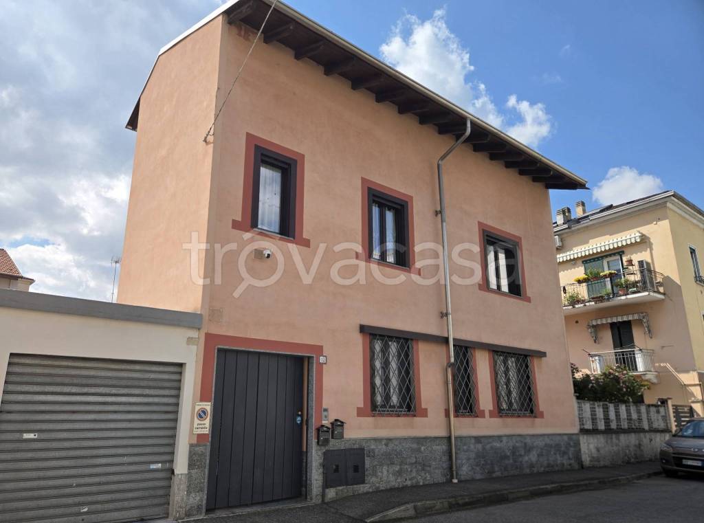 casa indipendente in vendita a Novara in zona Zona Santa Rita