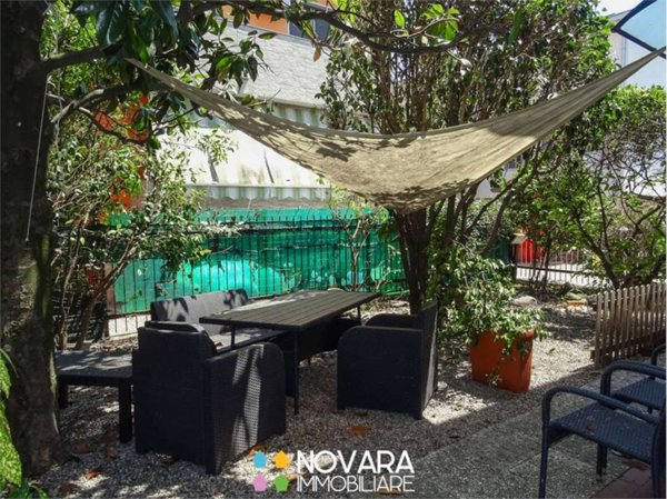 casa indipendente in vendita a Novara